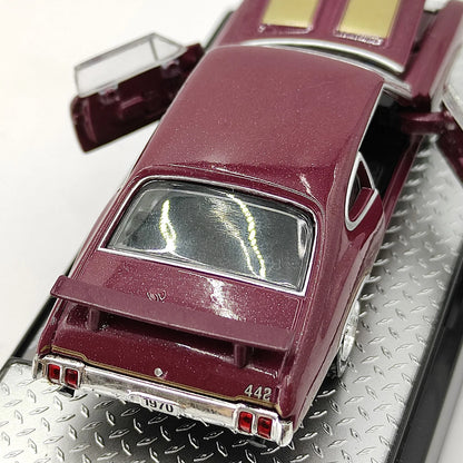 M2 Machines 1:64 Scale Diecast Alloy 1970 Oldsmobile Cutlass 442 W-30
