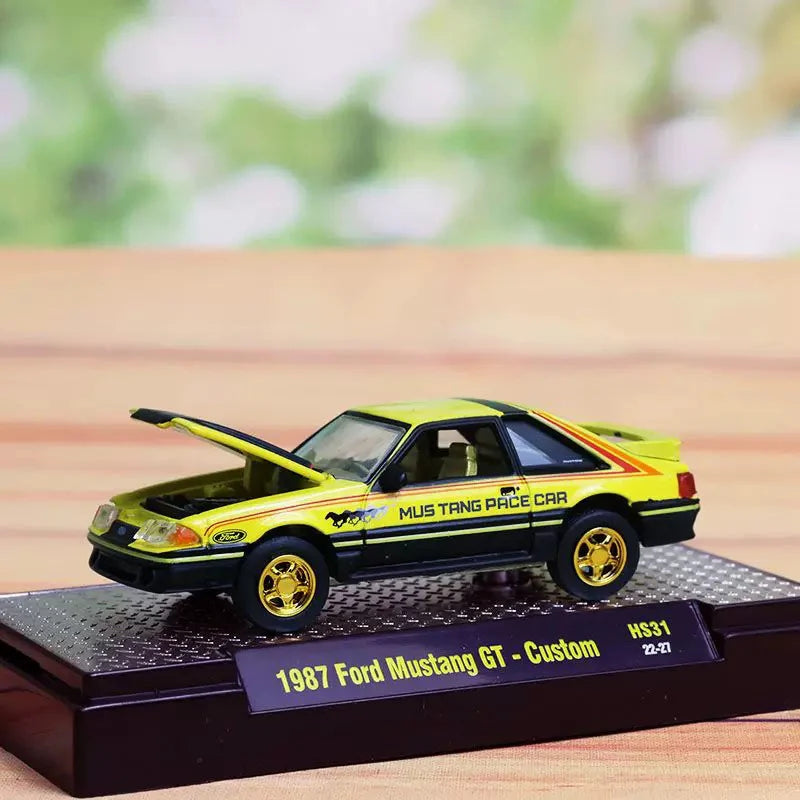 M2 Machines 1:64 1957 Alloy Car