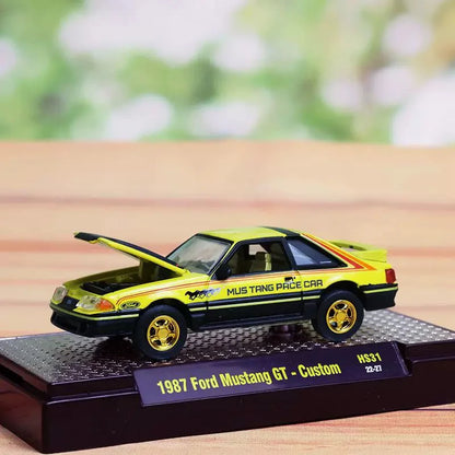 M2 Machines 1:64 1957 Alloy Car