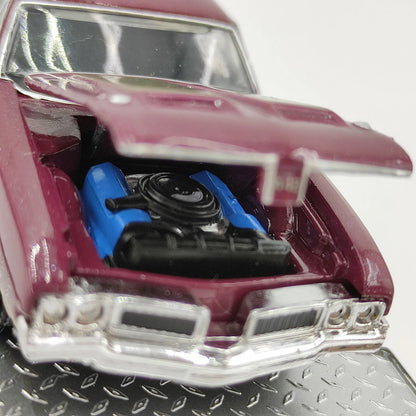 M2 Machines 1:64 Scale Diecast Alloy 1970 Oldsmobile Cutlass 442 W-30
