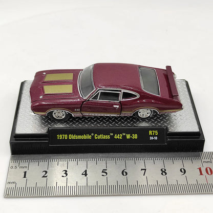 M2 Machines 1:64 Scale Diecast Alloy 1970 Oldsmobile Cutlass 442 W-30