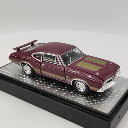 M2 Machines 1:64 Scale Diecast Alloy 1970 Oldsmobile Cutlass 442 W-30