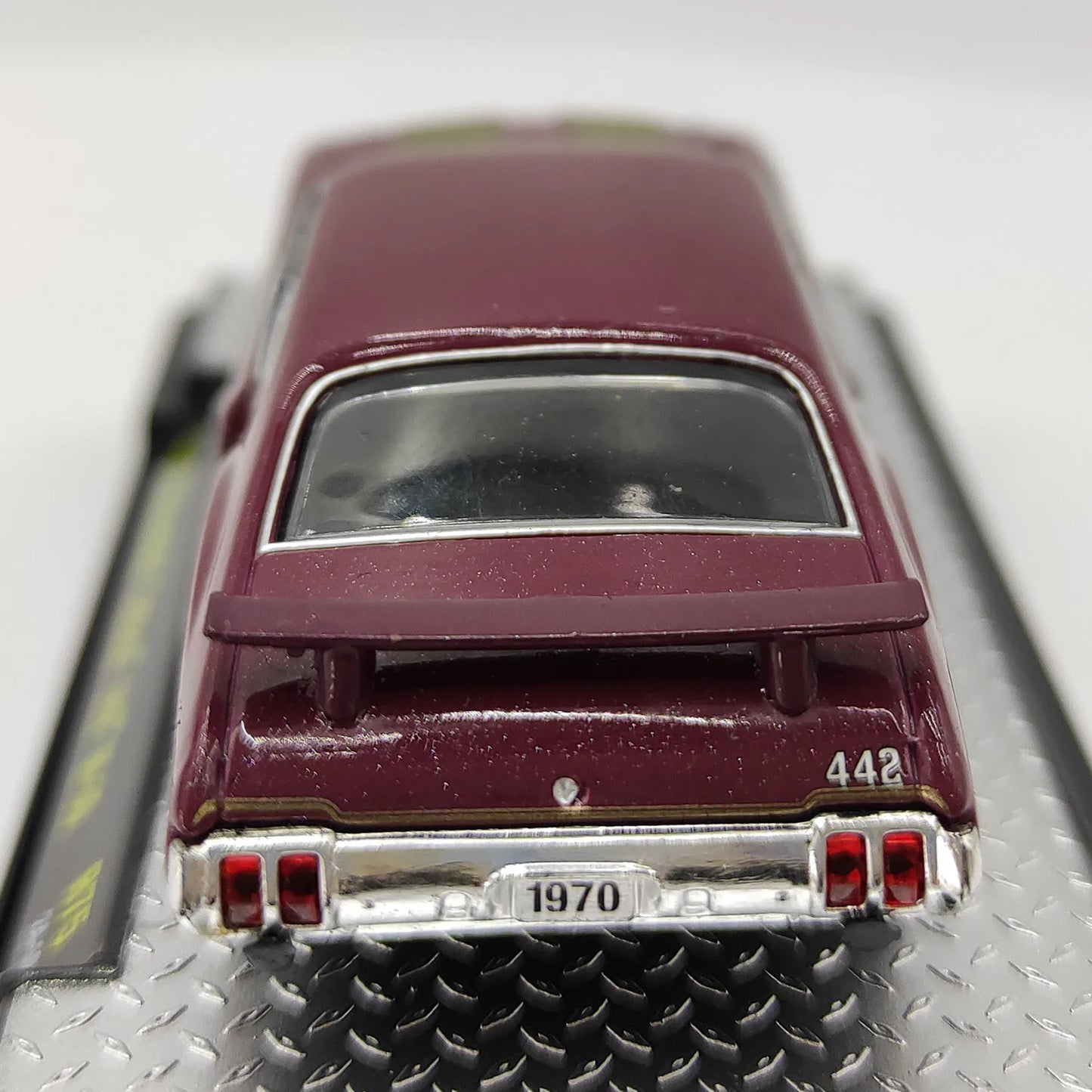 M2 Machines 1:64 Scale Diecast Alloy 1970 Oldsmobile Cutlass 442 W-30