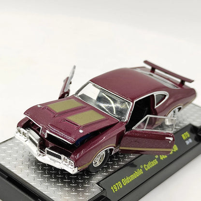 M2 Machines 1:64 Scale Diecast Alloy 1970 Oldsmobile Cutlass 442 W-30
