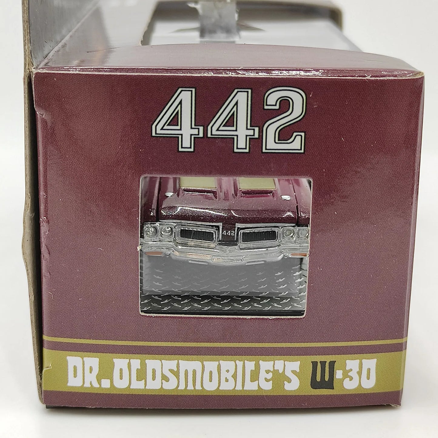 M2 Machines 1:64 Scale Diecast Alloy 1970 Oldsmobile Cutlass 442 W-30