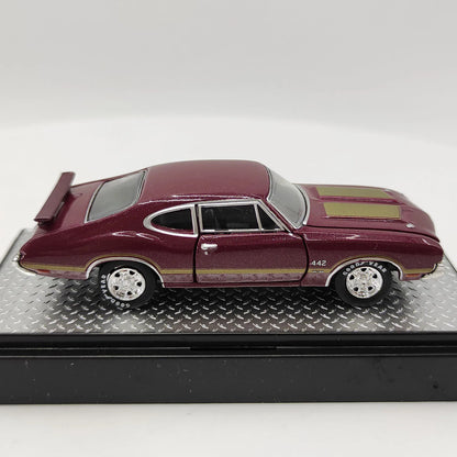 M2 Machines 1:64 Scale Diecast Alloy 1970 Oldsmobile Cutlass 442 W-30