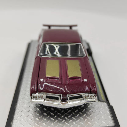 M2 Machines 1:64 Scale Diecast Alloy 1970 Oldsmobile Cutlass 442 W-30