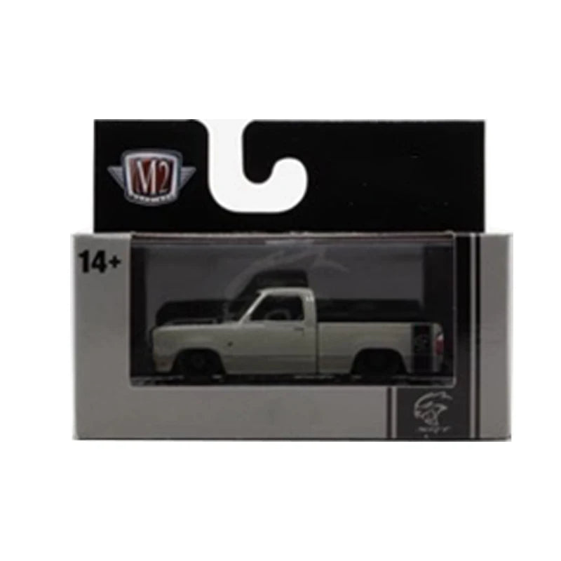 M2 Machines 1:64 Scale 1974 W 200 Diecast Alloy Car Model Pickup Limited Collection